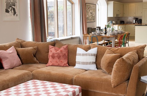 Elkstone Cottage | Oldbury Barn - sleeps 11 guests in 4 bedrooms