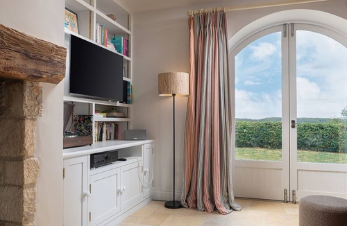 Elkstone Cottage | Oldbury Barn - sleeps 11 guests in 4 bedrooms