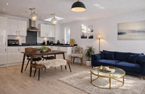Trumpington Apartment | Olea Tree House with Free Parking close to Addenbrooke's