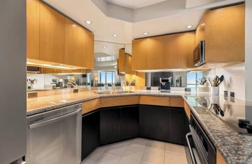 Downtown Honolulu Apartment | OmniView Sunset Penthouse : Mountain, Ocean, City