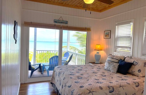 Spanish Wells Cottage | ON THE BEACH w/Kayaks, Paddleboard, Amazing Views Throughout