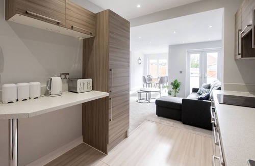 Havering Apartment | One Bed Apartment with Garden and Parking
