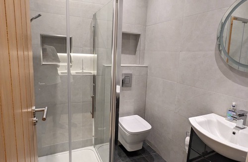 Ealing Apartment | One Bedrm|Open Plan Living|5 min to subway|250Mbps|Workspace|Netflix|Smart Locks