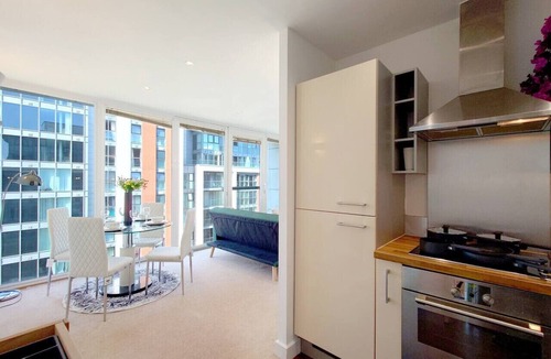 Docklands Apartment | One bedroom Apartment in Royal Victoria