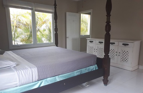 Coral Harbour Apartment | One of the best views at the beautiful Coral Harbour beach!
