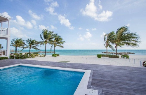 Palm Cay House | One step from the Beach in Paradise