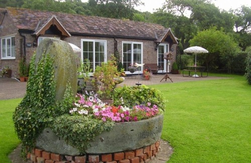 Hartpury House | Orchard Cottage, 2 bedrooms, sleeps 4/6, lovely gardens.