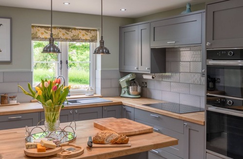 Alderton Cottage | Orchard Cottage, Alderton - sleeps 6 guests in 3 bedrooms