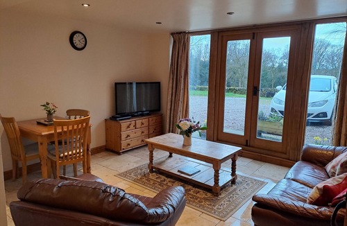 Checkley Cottage | ORCHARD COTTAGE, pet friendly, character holiday cottage in Cheadle
