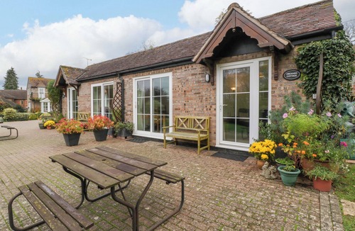 Gloucester Cottage | ORCHARD COTTAGE, with a garden in Gloucester