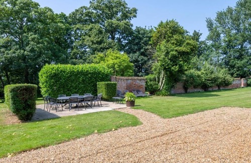 Great Yarmouth Ski Chalet | Ormesby Manor - Shepherd's hut Gardener