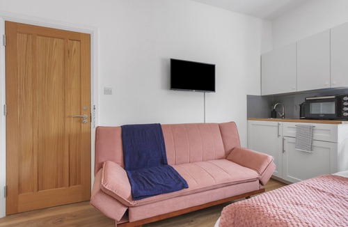 Addison Apartment | Our studio is a home away from home! In the heart of Hammersmith and Fulham.
