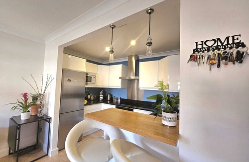 Surrey Docks Apartment | Outstanding Riverside 1-bed flat by the Thames in private residential