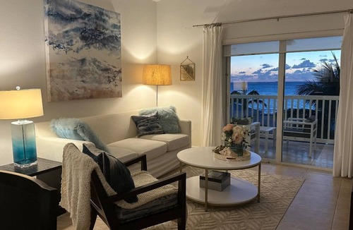 Alice Town Apartment | Over the top Penthouse Villa-Resorts World Bimini