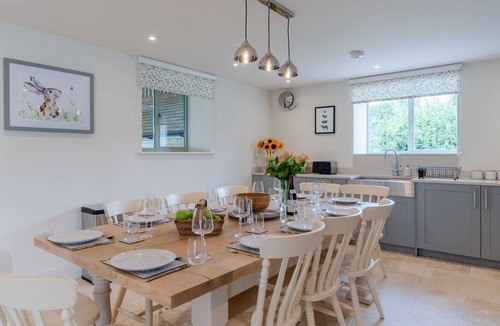Gloucester Cottage | Owls Nest Barn - sleeps 9 guests in 4 bedrooms