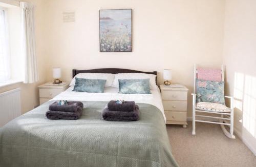 Wheatley House | Oxford Cottage in Wheatley - Parking & Garden