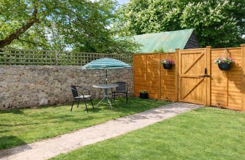 Wheatley House | Oxford Cottage in Wheatley - Parking & Garden