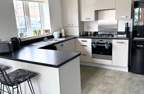 Thame Apartment | Oxford-Henry Blyth Gardens