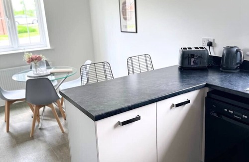 Thame Apartment | Oxford-Henry Blyth Gardens