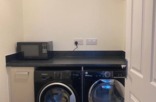 Thame Apartment | Oxford-Henry Blyth Gardens