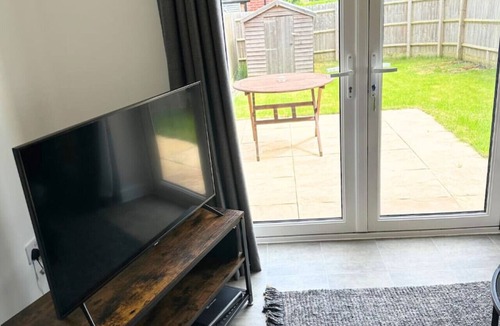 Thame Apartment | Oxford-Henry Blyth Gardens