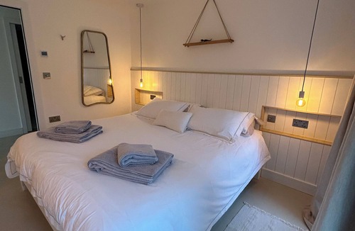 Charlton-on-Otmoor House | Oxfordshire Countryside Retreat with Hot Tub, 15 mins from Bicester Village