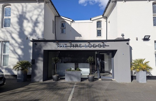 Heston Central Apartment | OYO Firs Lodge London Heathrow| Standard Twin