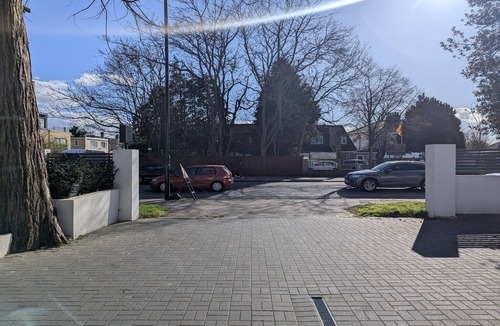 Heston Central Apartment | OYO Firs Lodge London Heathrow| Standard Twin