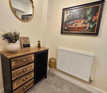 Newmarket Apartment | Pancinos Guest House Newmarket High Street