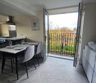 Newmarket Apartment | Pancinos Guest House Newmarket High Street