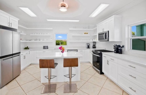 Great Exuma House | Panoramic Ocean Views, Private Beach, Dock, Pickleball, and Housekeeping