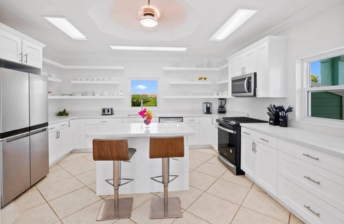Great Exuma House | Panoramic Ocean Views, Private Beach, Dock, Pickleball, and Housekeeping