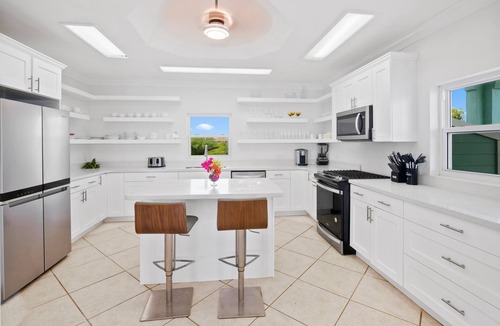 Great Exuma House | Panoramic Ocean Views, Private Beach, Dock, Pickleball, and Housekeeping
