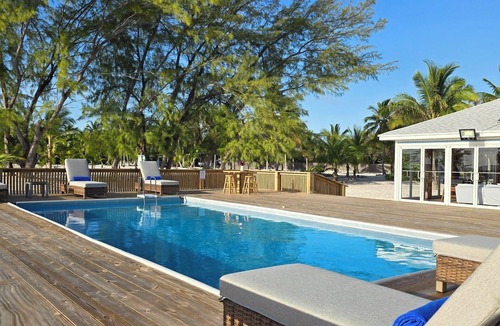 Kemps Bay House | Paradise Beach Main House Beachfront on South Andros Pool, Beach Cabana