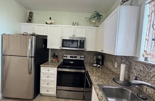 North Bimini Condo | Paradise Found! Cozy 2-bedroom condo with AC and WiFi in fabulous Bimini Bay