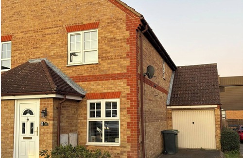Earls Barton House | Park House Sleeps 4 with Enclosed Garden
