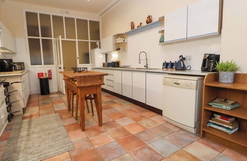 Barlaston Cottage | PARKFIELDS HOUSE, pet friendly, with pool in Barlaston