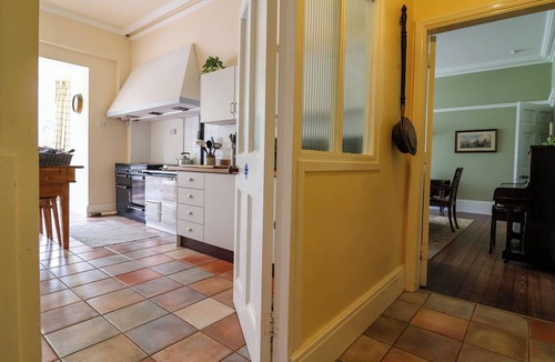 Barlaston Cottage | PARKFIELDS HOUSE, pet friendly, with pool in Barlaston
