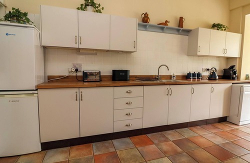 Barlaston Cottage | PARKFIELDS HOUSE, pet friendly, with pool in Barlaston