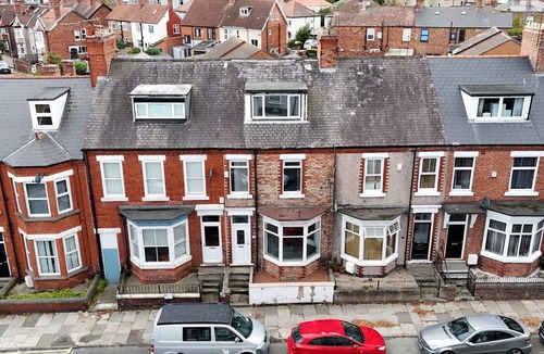 Darlington House | Pass the Keys | 5-Bed Darlington | Great for Groups & Longer Stays