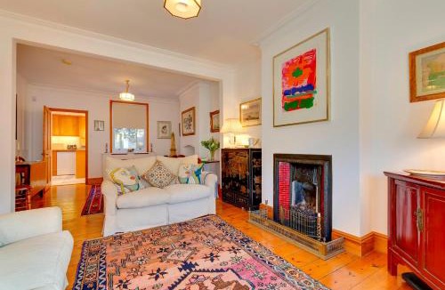 Cambridge House | Pass the Keys Charming Cottage in the City Centre Free Parking