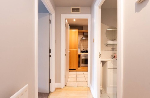 Lancaster Gate Apartment | Pass the Keys | Charming 1-Bedroom Flat by Hyde Park with Parking & Tube/Metro Station