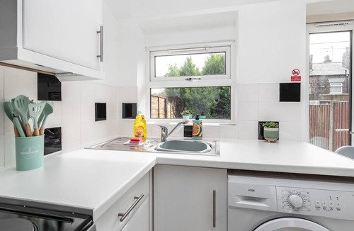 Knotty Ash House | Pass the Keys | Cosy Liverpool Home. WiFi Parking Nr Alder Hey