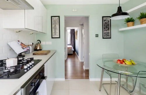 Eton Apartment | Pass the Keys | Eton Penthouse with Amazing Castle River Views