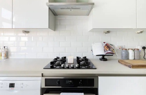 Eton Apartment | Pass the Keys | Eton Penthouse with Amazing Castle River Views