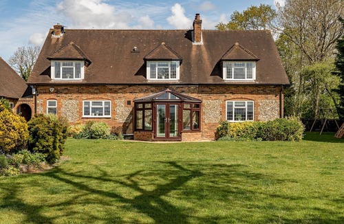 Radnage House | Pass the Keys | Quintessential Chilterns Hideaway