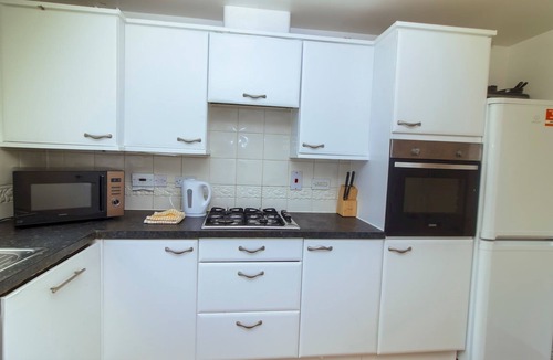Hatfield House | Pass the Keys | Spacious 4-Bedroom Home | Prime Hatfield Location