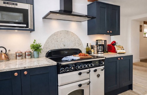 Leek Cottage | PASTURES BARN, pet friendly, character holiday cottage in Leek