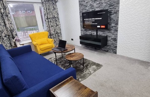 Luton House | Pastures Way House - Lovely and Spacious 4 Bed House near L & D Hospital