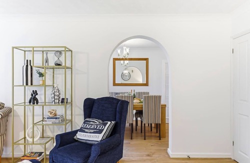 Knowle Sands House | Paxton House 5 Bedroom 3.5 Bath Detached Driveway Parking Sky TV Fast WiFi Yoko Property